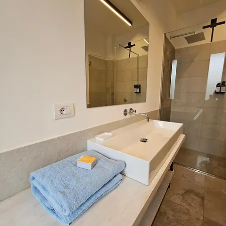 Alojamento de Acomodação e Pequeno-almoço White House 3*