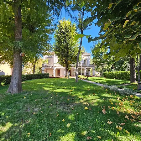 White House Bed & Breakfast 3*