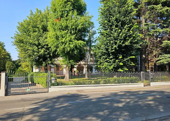 White House Bed & Breakfast 3*